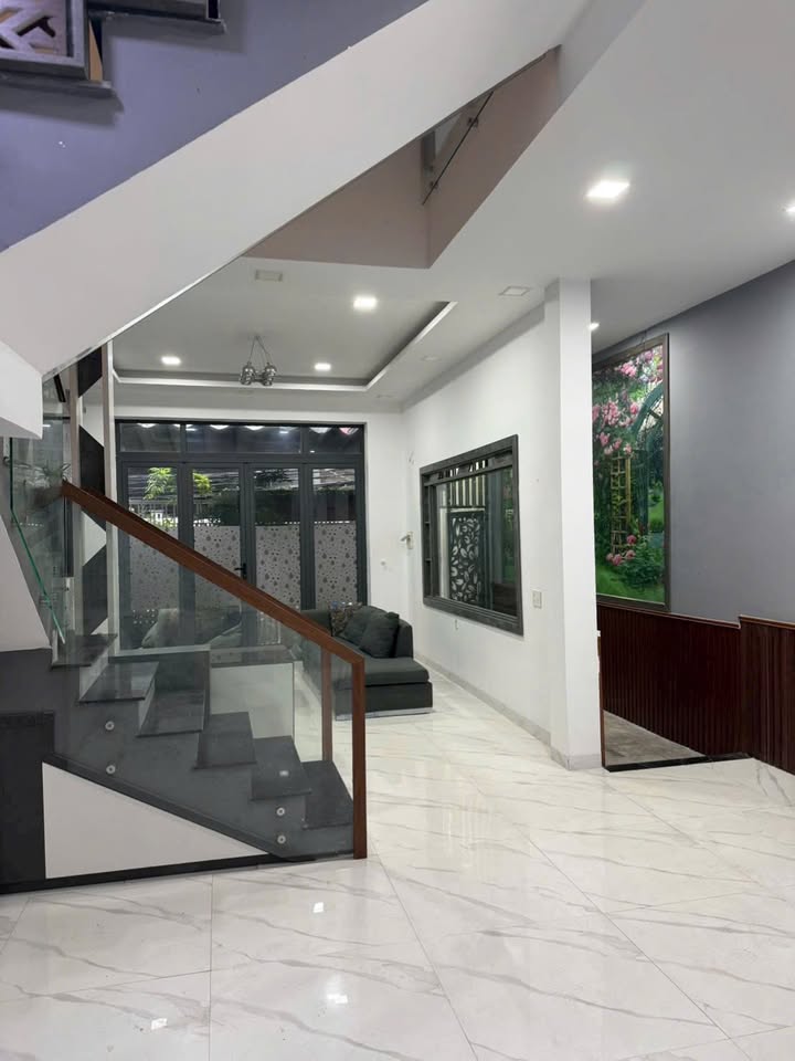 Nhà đẹp quận Hải Châu Đà Nẵng 100m² giá 6.9 tỷ - Thiết kế hiện đại, nội thất cao cấp!