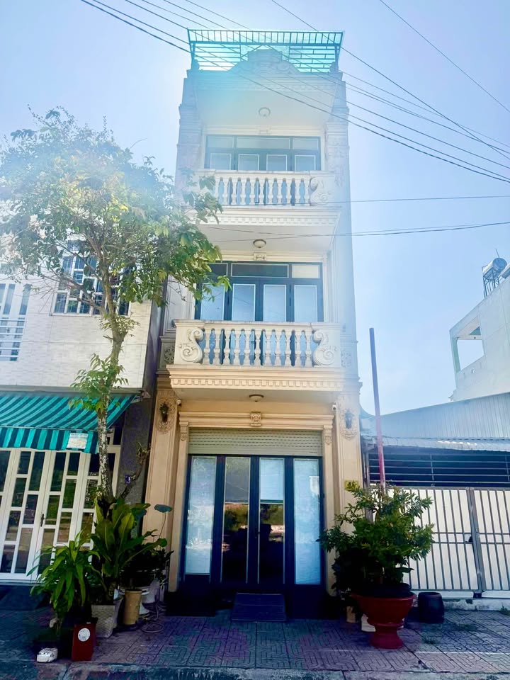 Nhà phố 1 trệt 2 lầu tại Cao Lãnh 294m² giá 6 tỷ - Thiết kế hiện đại, sẵn sàng vào ở ngay!