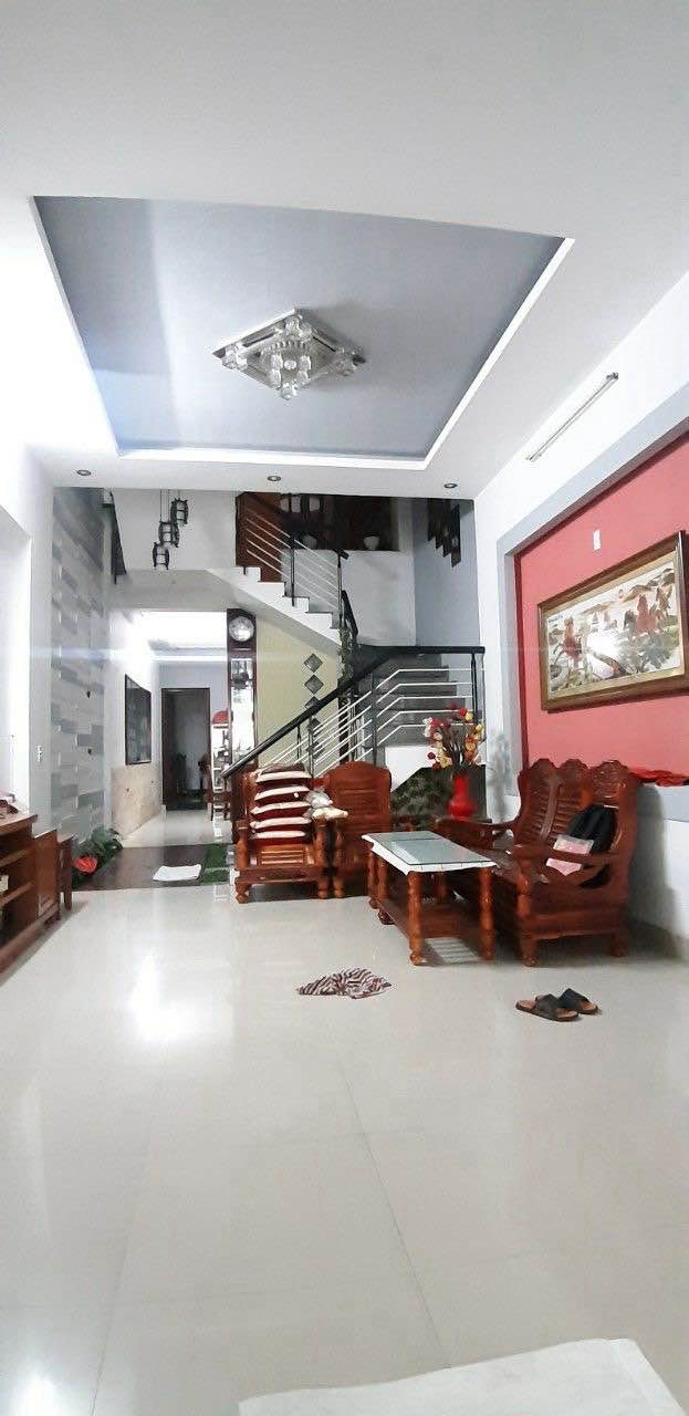 Nhà FrontHouse Đà Nẵng 90m² giá 12.8 tỷ - Ô tô đậu thoải mái, gần biển!