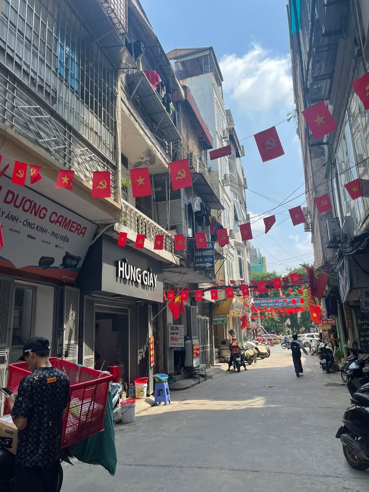 Nhà đẹp Đống Đa 34m² giá thỏa thuận - Ô tô đỗ cửa, 10m ra mặt phố!