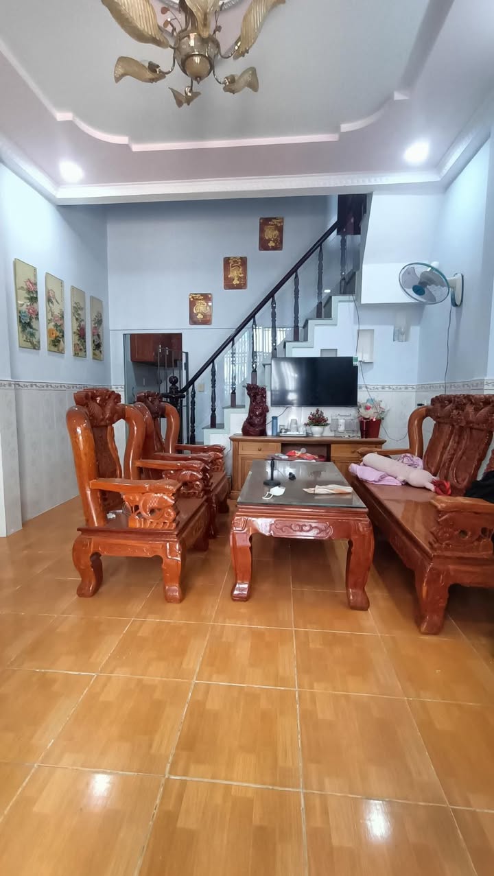 Nhà phố Dĩ An 44m² giá 2.3 tỷ - Sẵn sàng vào ở ngay!