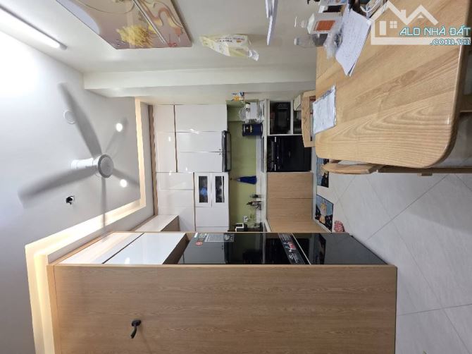 Nhà 5 Tầng 40m² Ngõ Nông Trần Khát Chân - Giá 8.18 Tỷ - Chính Chủ Bán Gấp!