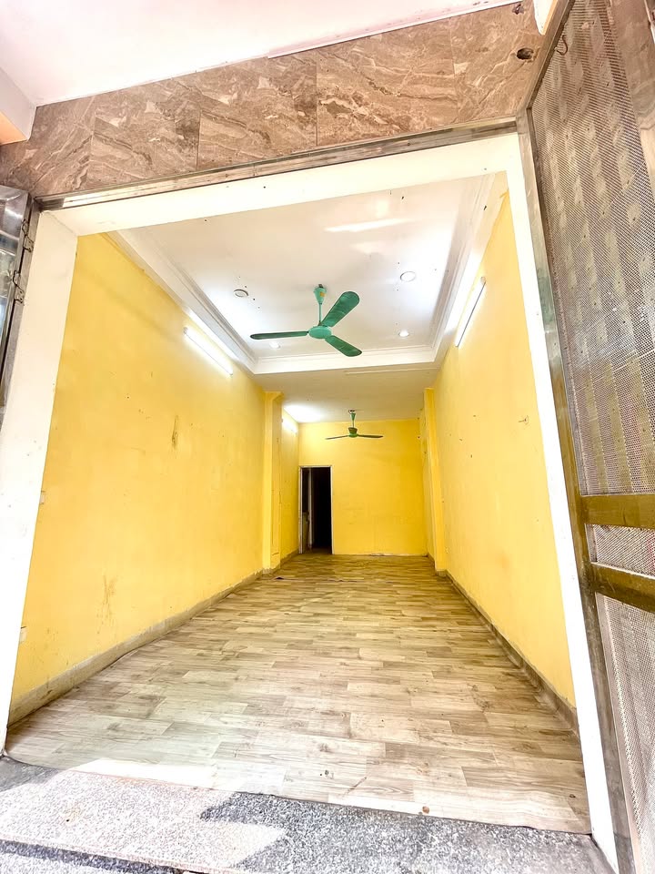 Cho thuê mặt bằng kinh doanh tại đường Phùng Hưng, Hà Đông - Giao thông thuận lợi, ô tô đỗ cửa!