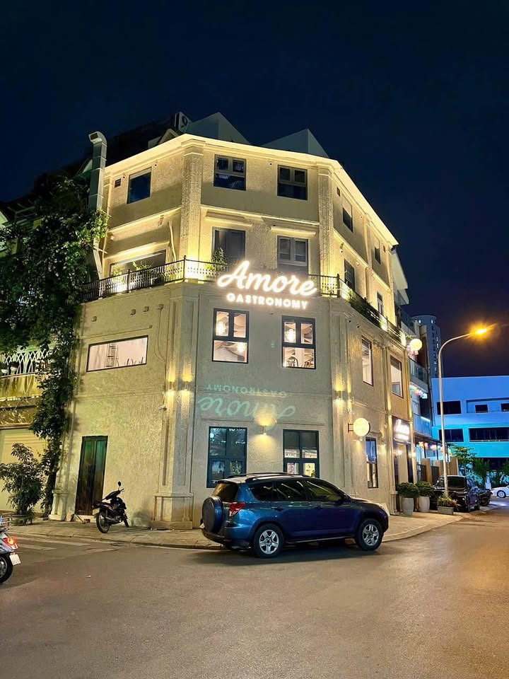 Cho thuê mặt bằng kinh doanh Lạc Long Quân, Tây Hồ 100m² - Mặt tiền lô góc cực thoáng!