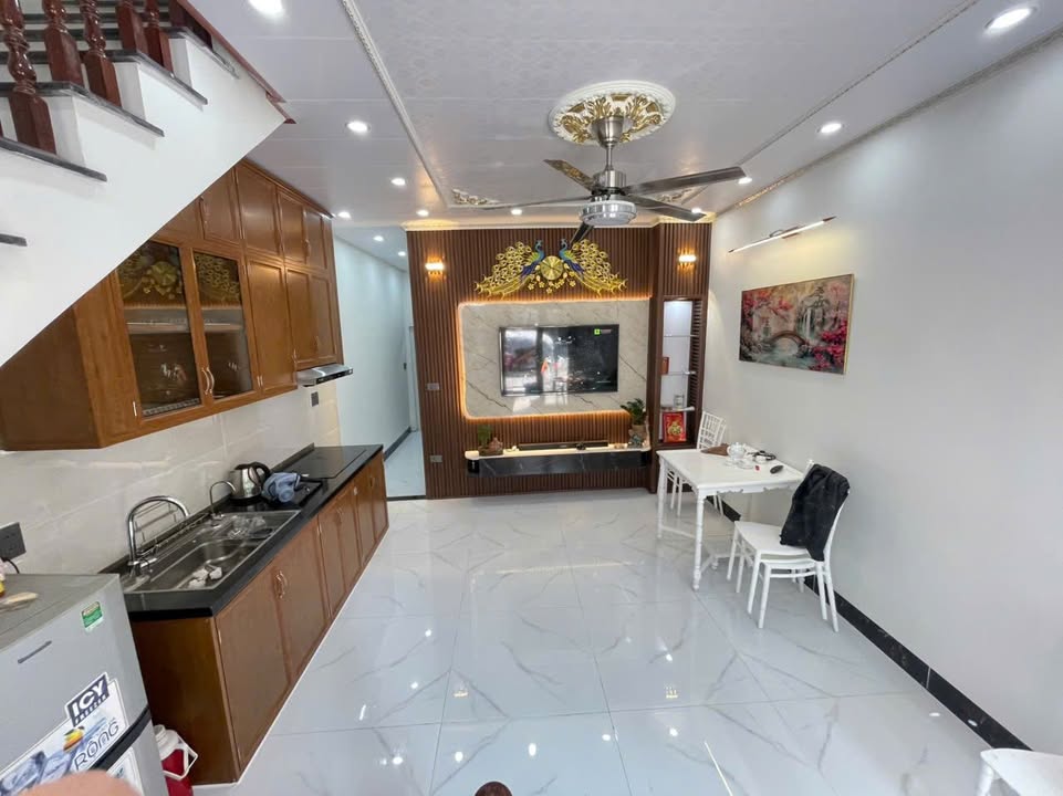 Bán nhà 2 tầng 1 tum Lê Quang Đạo, Nam Từ Liêm, 41m² giá 2.7 tỷ - Sẵn sàng vào ở!