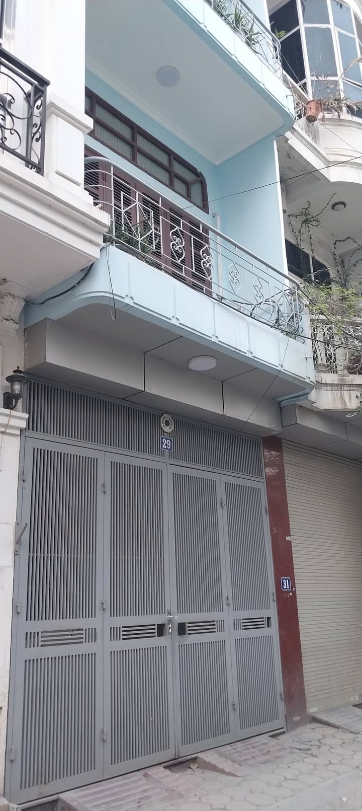 Nhà đẹp Cầu Giấy 50m² giá 23 tỷ - Ô tô tránh nhau thoải mái!