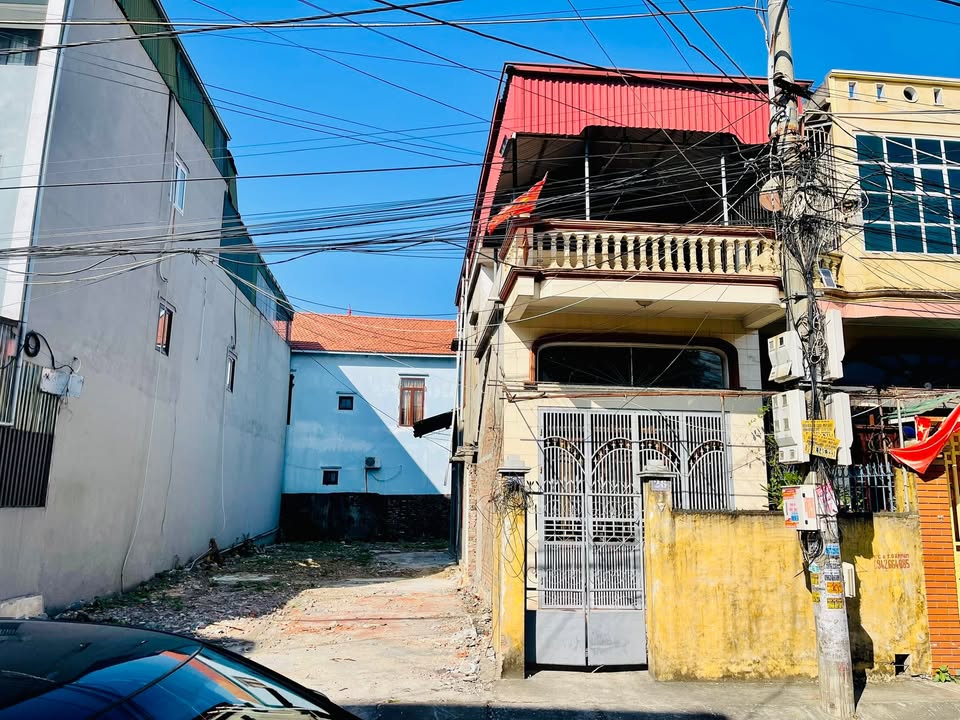 Nhà Quang Trung, Uông Bí 120m² giá 3 tỷ - Ô tô vào tận nơi!