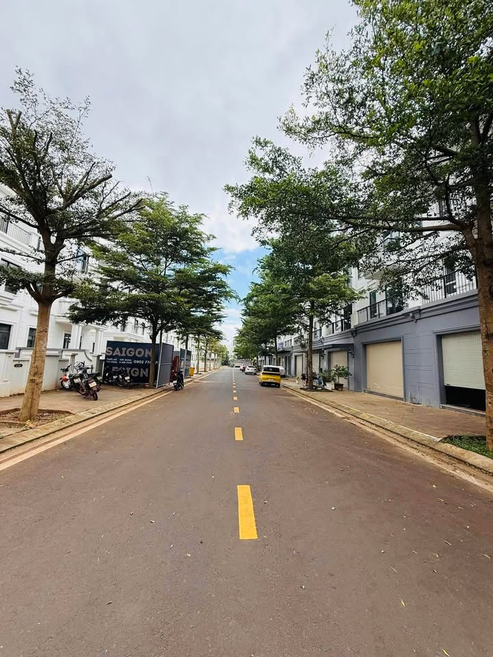 Nhà phố EcoCity Buôn Ma Thuột 150m² giá 8.95 tỷ - Sổ đỏ chính chủ, thổ cư full!
