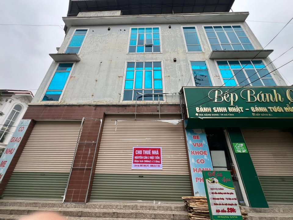 Cho thuê mặt bằng 36 Đặng Dung, Thành Sen 300m² - Vị trí đắc địa, 2 mặt tiền!