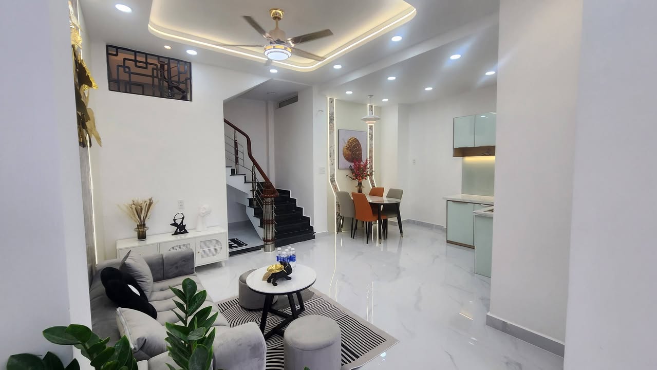 Nhà riêng Bình Thạnh 37m² giá 6.6 tỷ - Thiết kế độc đáo, sẵn sàng đón Tết!