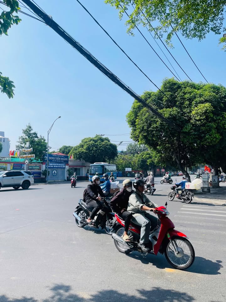 FrontHouse mặt tiền đường Chế Lan Viên, Tân Phú, 70m² giá 12 tỷ - Dòng tiền 50 triệu/tháng!