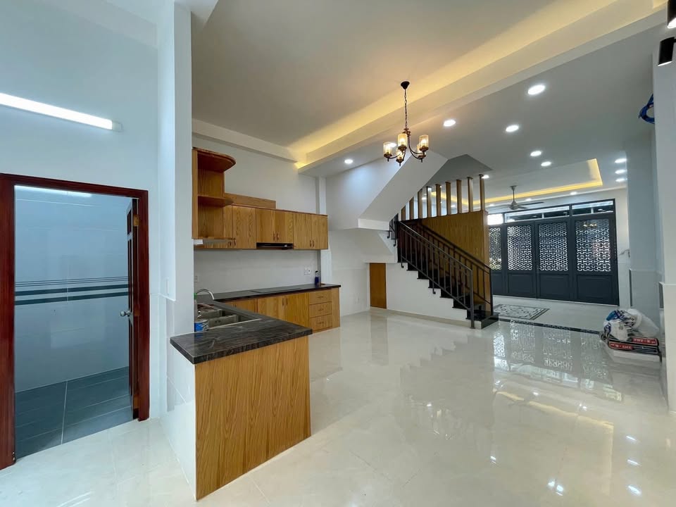 Nhà cho thuê 2 lầu hẻm 824 Huỳnh Tấn Phát 65m² giá 15 triệu - Sẵn sàng vào ở!