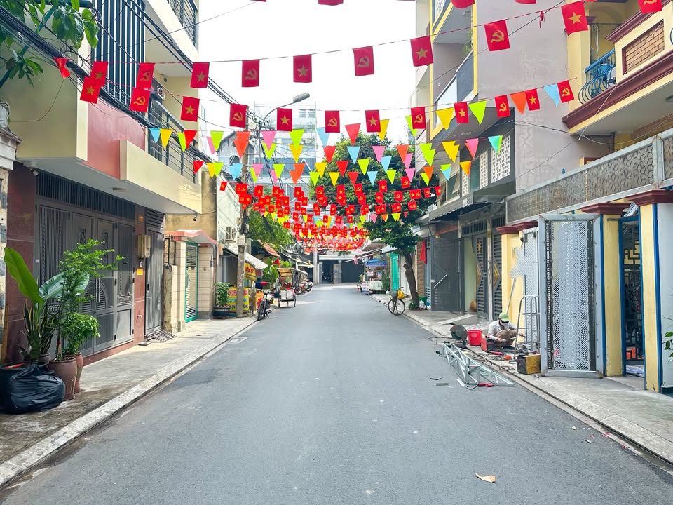 Nhà văn phòng E Town, Tân Bình 148m² giá 55 triệu - Thiết kế hiện đại, tiện nghi đầy đủ!