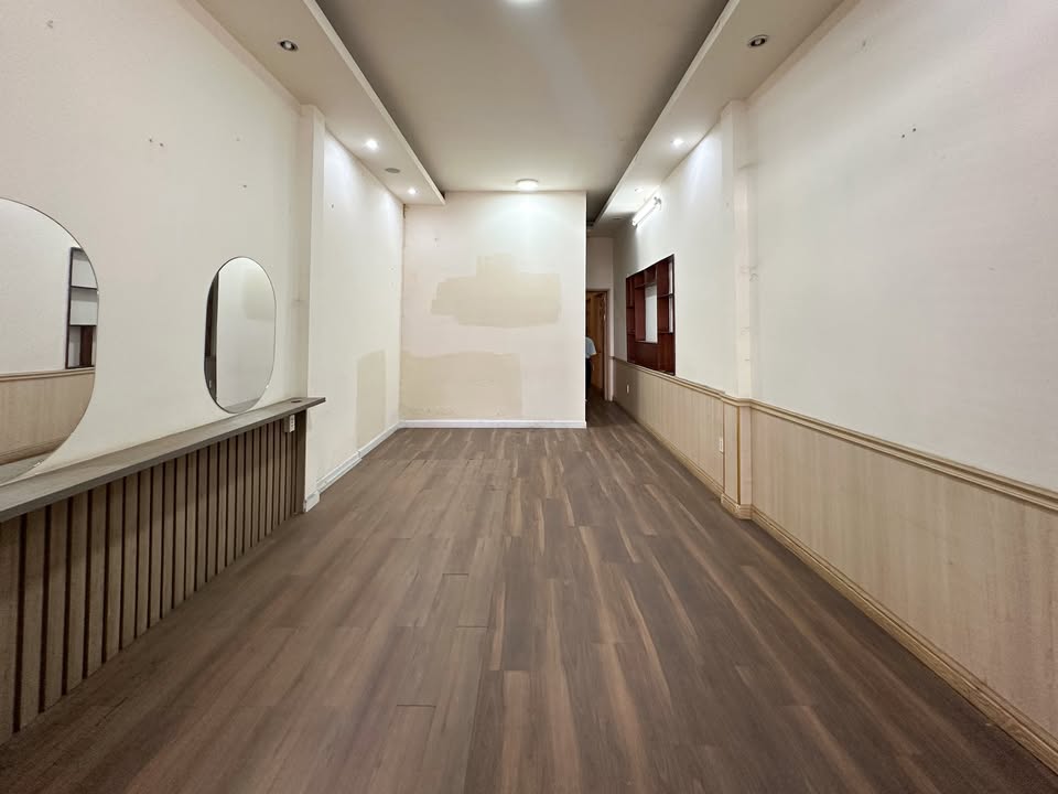 Cho thuê mặt tiền kinh doanh đường Lê Văn Huân, quận Tân Bình, diện tích 85m² - Giá 12 triệu/tháng, thương lượng tốt!