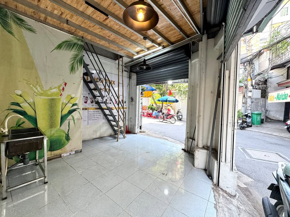 Mặt bằng cho thuê góc 2 mặt tiền Nguyễn Thái Bình, Tân Bình - Giá chỉ 6 triệu/tháng!