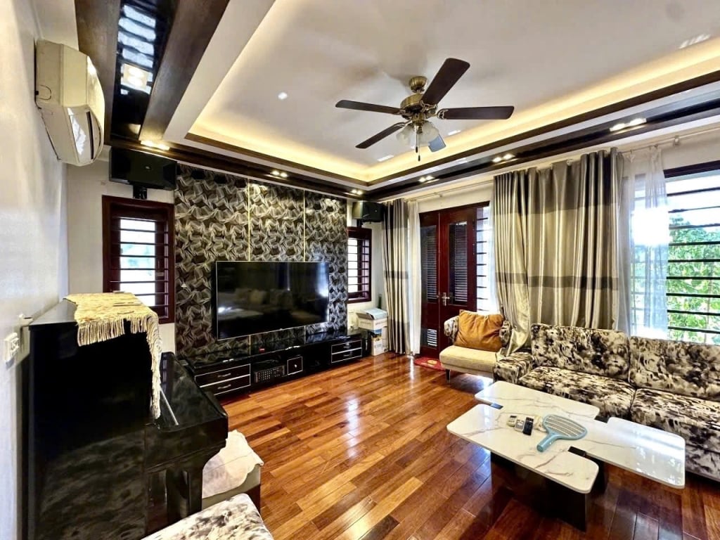 Nhà mặt phố Tư Đình, Long Biên 125m² giá 33 tỷ - Vị trí lý tưởng kinh doanh