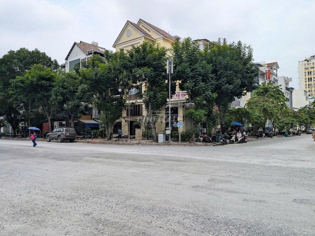 Cho thuê văn phòng 2 mặt tiền Đường Bùi Bằng Đoàn, Quận 7 - Diện tích 800m², giá 150 triệu/tháng - Vị trí đắc địa cho kinh doanh!