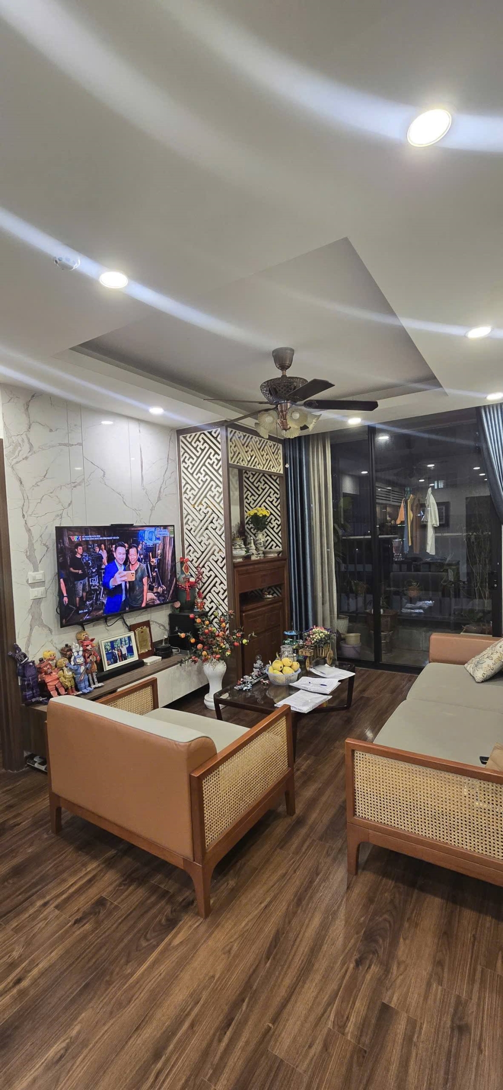 Chung cư Ngoại Giao Đoàn lô góc 95m² giá 11.9 tỷ - Căn hộ thoáng mát, đầy đủ tiện nghi!