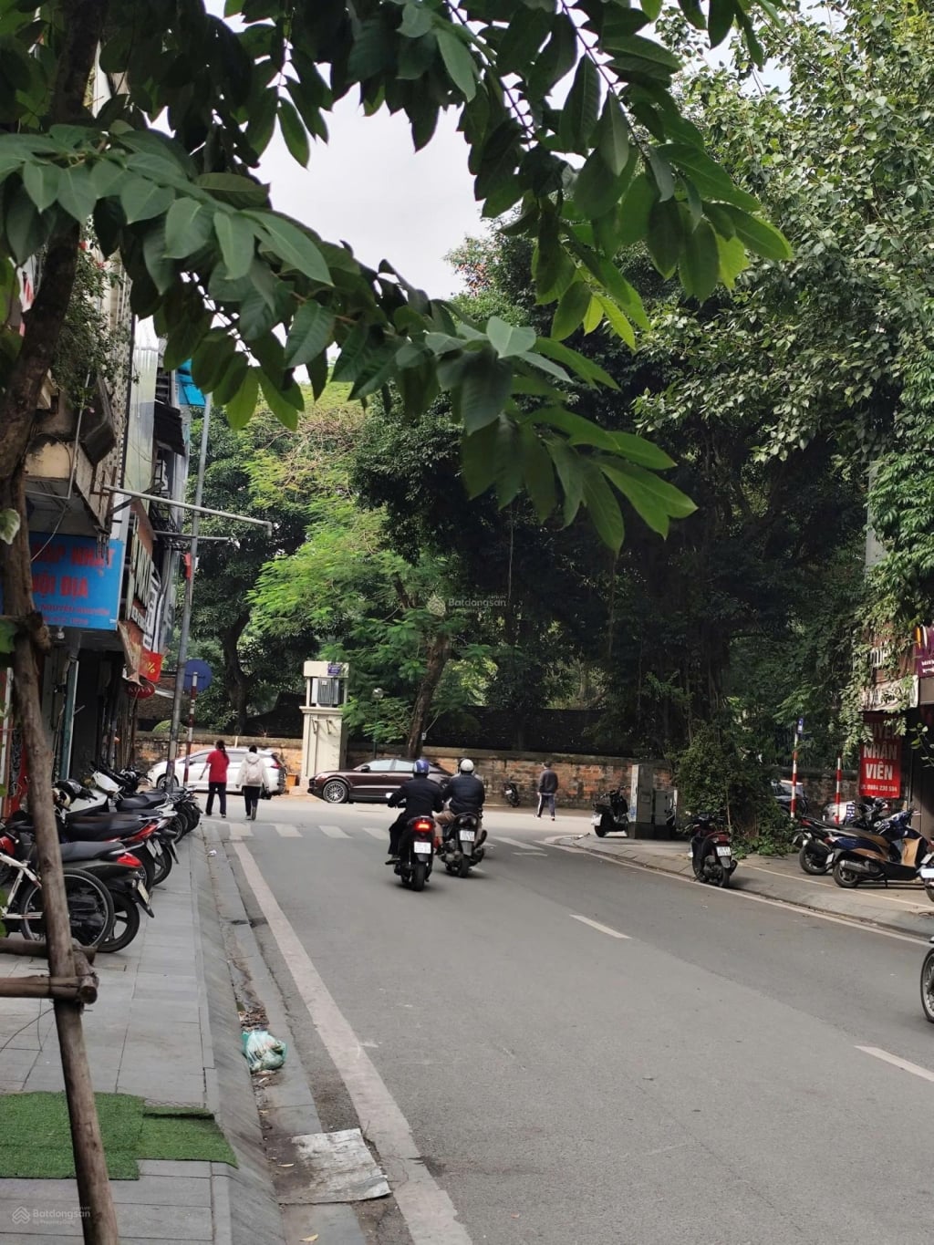 Nhà mặt phố Nguyễn Khuyến 135m² giá 41.8 tỷ - Kinh doanh sầm uất ngay Văn Miếu!