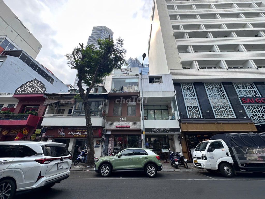 Nhà mặt tiền đường Đông Du, Quận 1, 480m² giá 180 triệu - Thiết kế hiện đại, view đẹp!