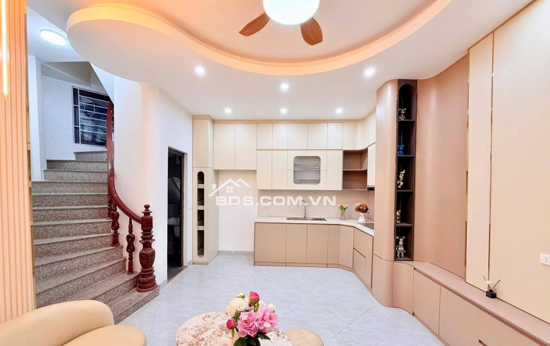 Nhà Đẹp Đống Đa - Ngõ Linh Quang 31m², 5 tầng, giá 9.6 tỷ - Sẵn sàng giao dịch!