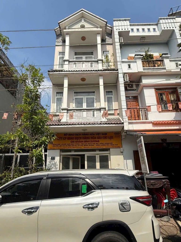 Nhà phố hoàn công khu BigC GO giáp làng đại học quốc gia, p. Đông Hòa - Giá chỉ 8 tỷ!