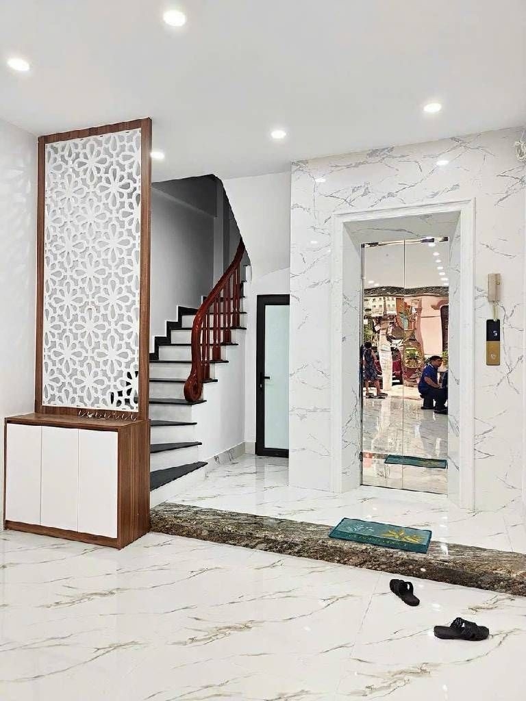 Nhà phố Kim Đồng 40m² giá 19 tỷ - Thang máy, thông sàn, chính chủ