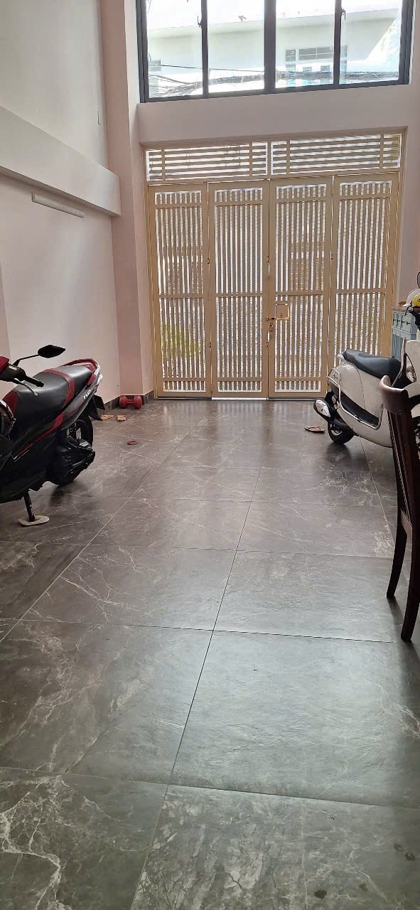 Cho thuê 3 tầng dưới nhà 5 tầng mặt tiền đường Cộng Hoà 3 - Giá chỉ 30 triệu/tháng!