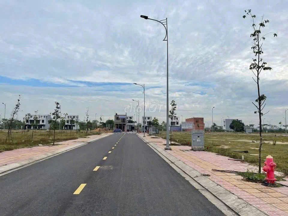 Đất thổ cư mặt tiền 20m tại Bình Chánh 105m² giá chỉ 2.5 tỷ - Đầu tư sinh lời ngay!