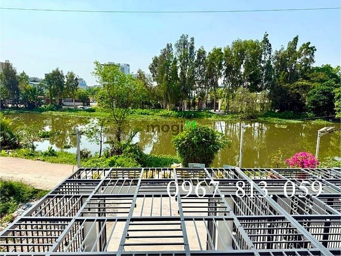 Nhà phố An Phú Đông, 100m², giá 6.3 tỷ - View Sông Vàm Thuật, sân ô tô rộng!
