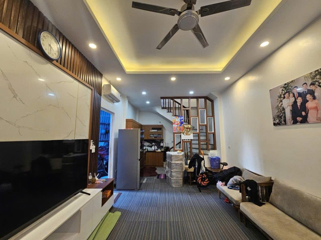 Nhà mặt phố Cầu Giấy 30m² giá 28 tỷ - Sổ đỏ chính chủ, cho thuê hái ra tiền!