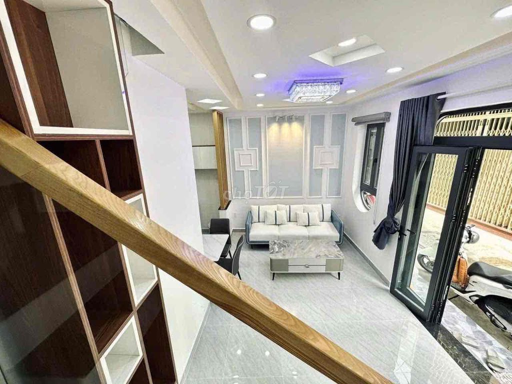 Nhà mới cho thuê 120m² tại Phú Nhuận, giá 15 triệu - Sẵn sàng vào ở!