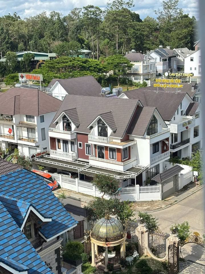 Bán biệt thự Golf Valley Đà Lạt 345m² giá 42 tỷ - Đầu tư sinh lời ngay!