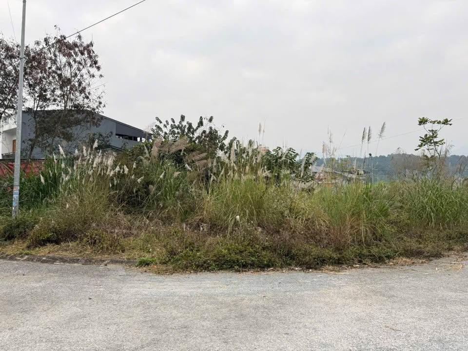 Đất nền Lào Cai 174m² giá 3 tỷ - Mặt tiền 11m, sổ đỏ trao tay!