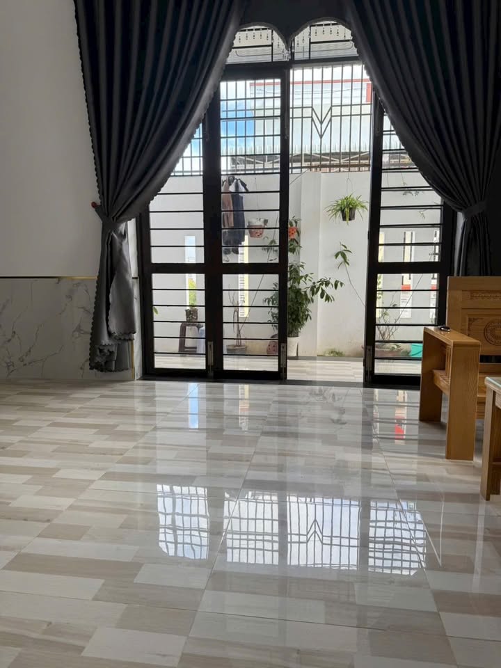 Nhà riêng Quang Trung Kon Tum 120m² giá 1.6 tỷ - Đường thông thoáng, gần chợ trường học!