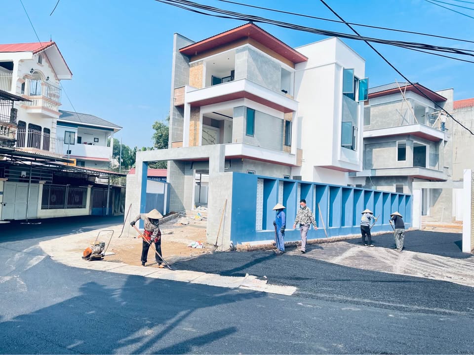 Căn biệt thự Townhouse 3 tầng tại Quang Trung 250m² giá 6 tỷ - Nội thất đầy đủ, sân vườn thoáng mát!