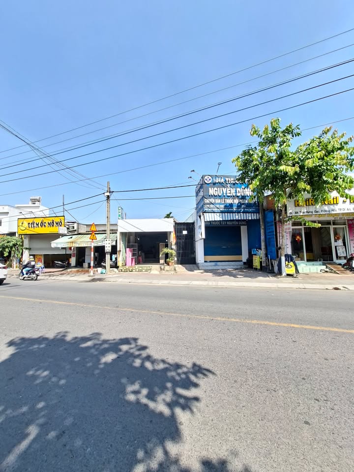 Bán nhà mặt tiền Trần Hưng Đạo, Dĩ An 258m² - Đang cho thuê 14 triệu/tháng!