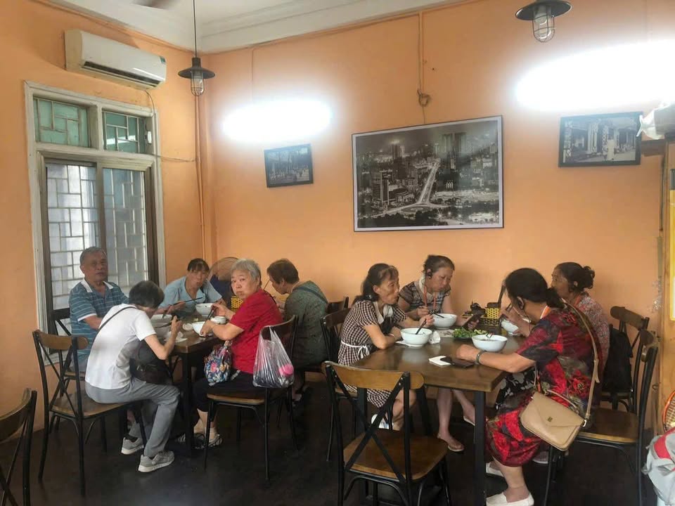 Quán Ăn Mặt Phố Nguyễn Văn Tuyết Đống Đa 24m² giá 28 triệu - Đầy đủ nội thất, sẵn sàng kinh doanh!