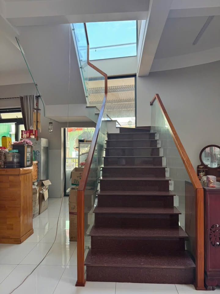 Nhà góc 2 mặt tiền tại Liên Nghĩa, Đức Trọng 183m² giá 10 tỷ - Cơ hội kinh doanh tuyệt vời!