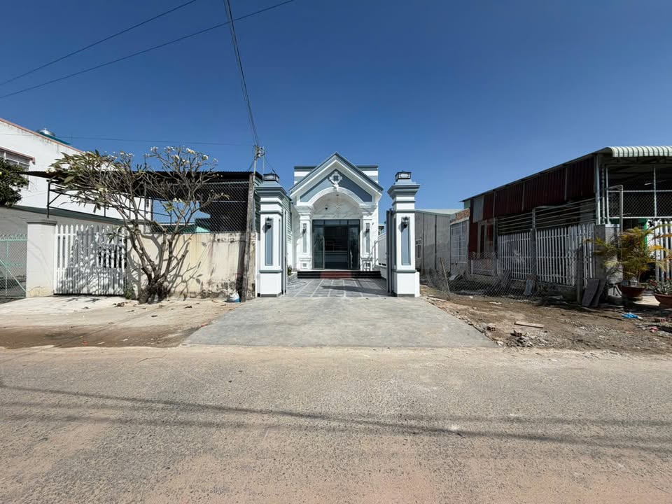 Nhà cấp 4 mái thái Tây Ninh 142m² giá 1.97 tỷ - Nở hậu phong thủy tuyệt đẹp!