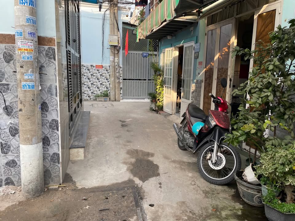 Nhà 2 tầng Hiệp Thành 18m² giá 900 triệu - Gần siêu thị Metro, thuận tiện đi lại!