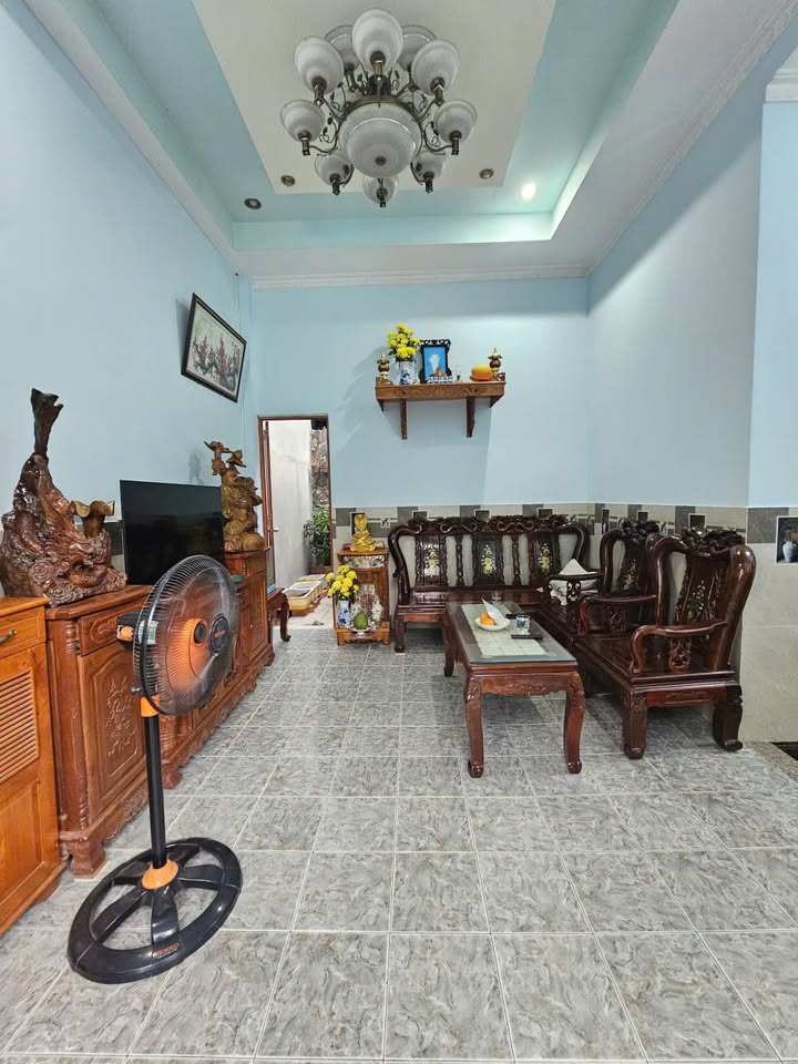 Nhà phố Tân Đông Hiệp 92.2m² giá 3 tỷ - Vị trí an ninh, hẻm xe hơi vào tận nhà!