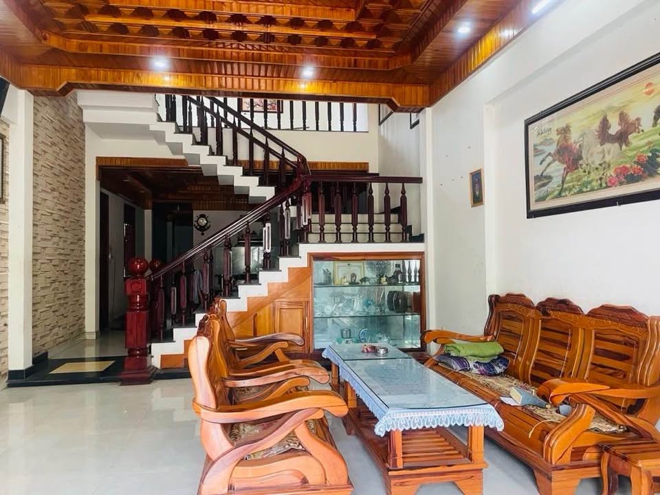 Nhà 3 tầng Hoà Khánh Bắc 169m² giá 5.9 tỷ - Thiết kế hiện đại, gần biển!