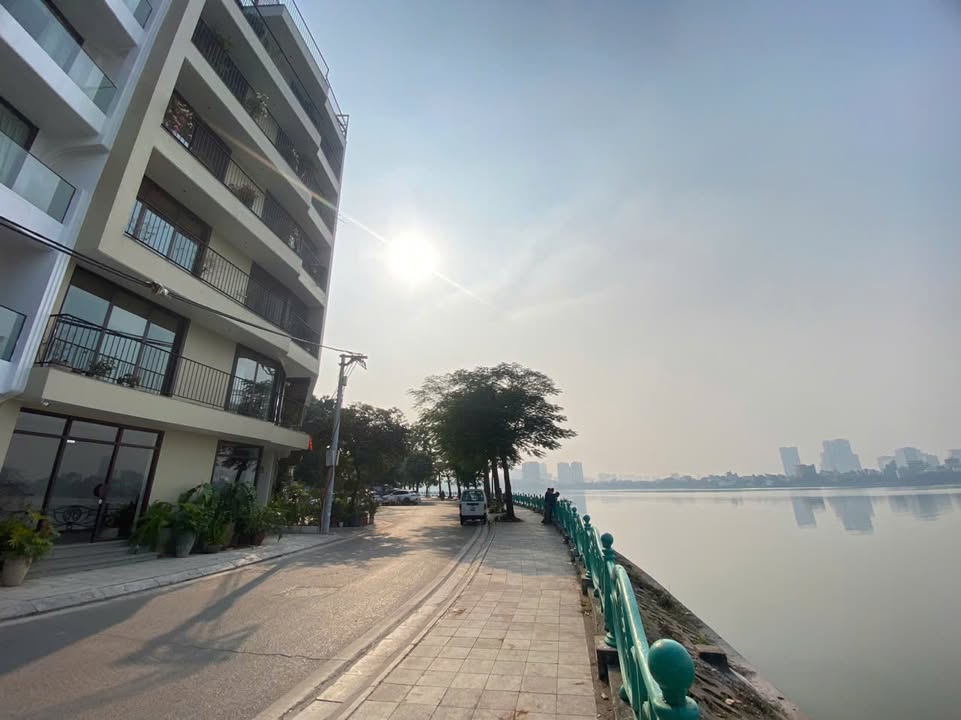 Bán Tòa nhà Mặt Hồ Tây, Phố Quảng An, 130m² - Cơ hội đầu tư hấp dẫn!