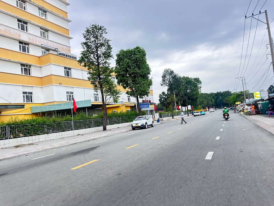 Đất nền góc 300m² đường lớn DB4, gần bệnh viện Mỹ Phước 2 - Bán gấp chỉ 7 tỷ!