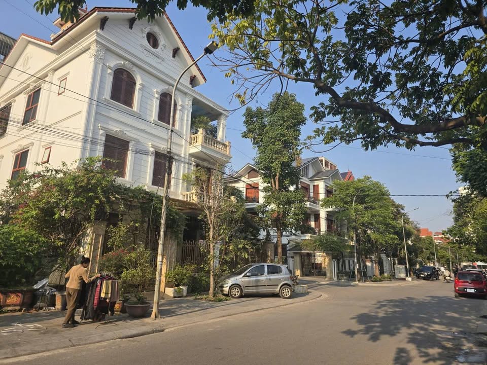 Biệt thự áp góc 221m² tại Quảng Trường 3/2 Bắc Giang - Giá chỉ từ 20 tỷ!