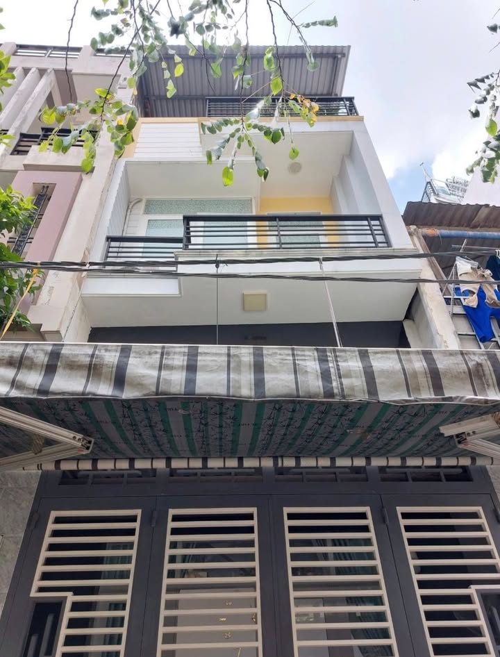 Nhà hẻm xe hơi Ông Ích Khiêm quận 11 44m² giá 7.8 tỷ - Sẵn sàng vào ở!