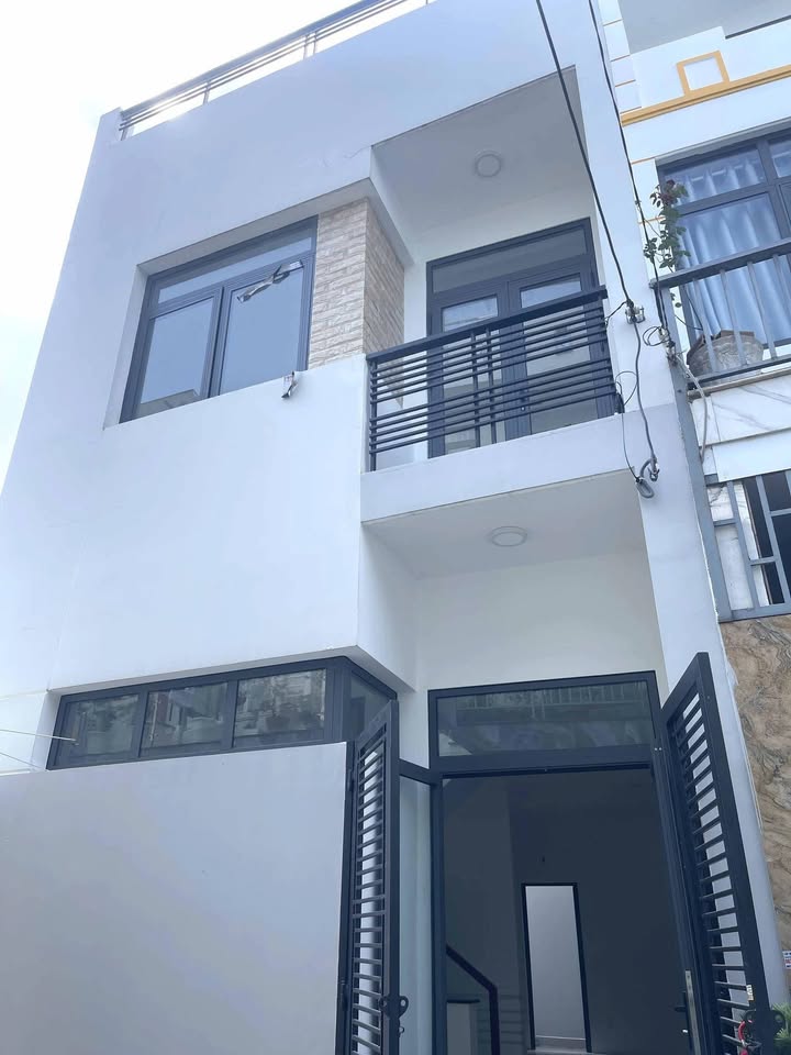 Nhà 3 Tầng đường Ngô Chí Quốc, Thủ Đức 52m² giá 4.3 tỷ - Nhà mới, vào ở ngay!