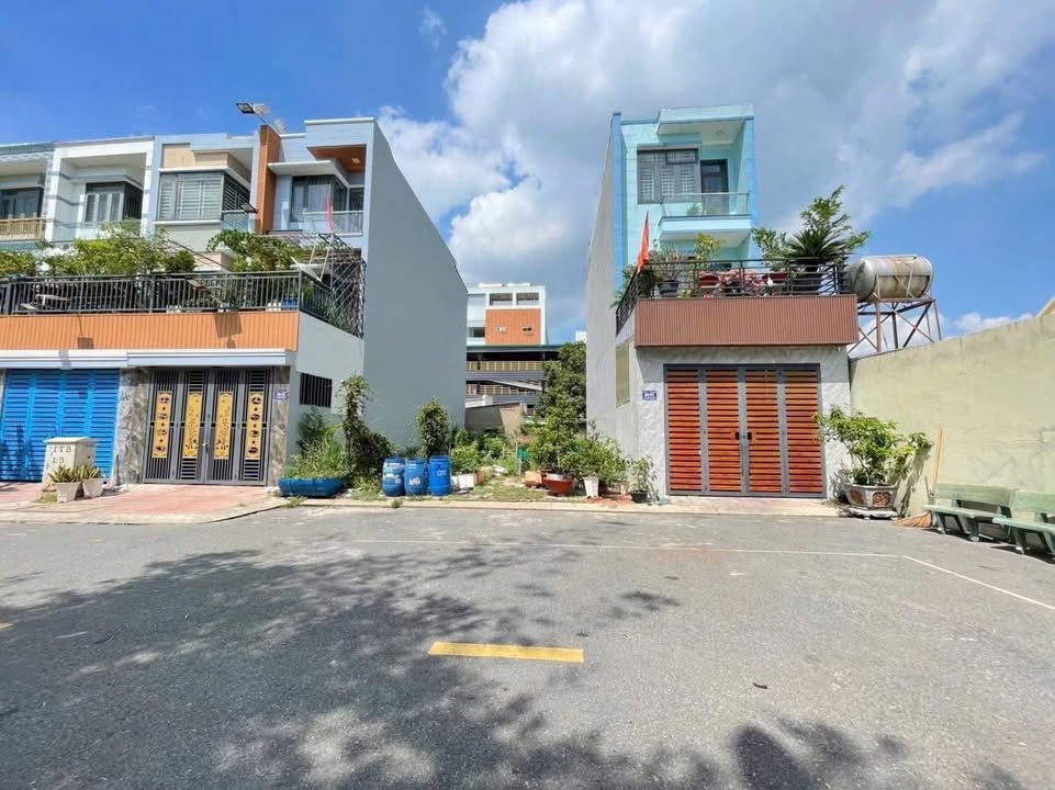 Đất nền Dĩ An 72m² giá 3.95 tỷ - Vị trí đắc địa gần Trường Hoa Sen!