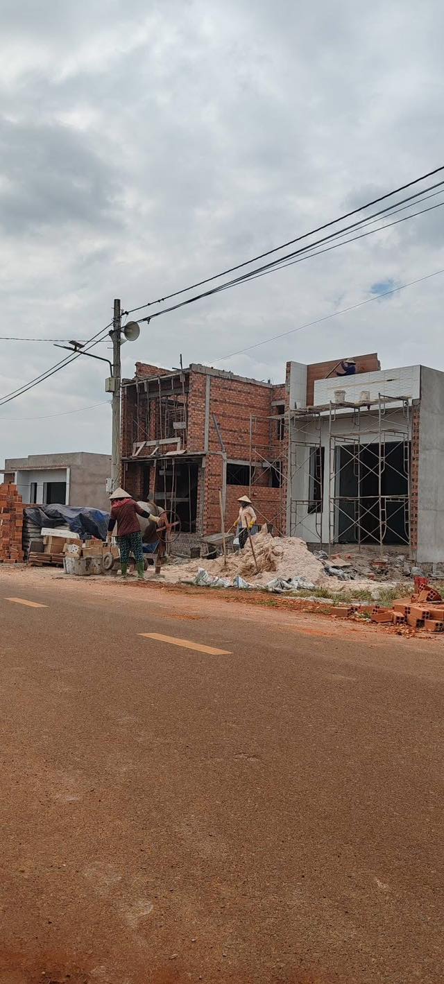 Nhà mặt tiền Long Tân 135m² giá 1.85 tỷ - Sân rộng, gần chợ!